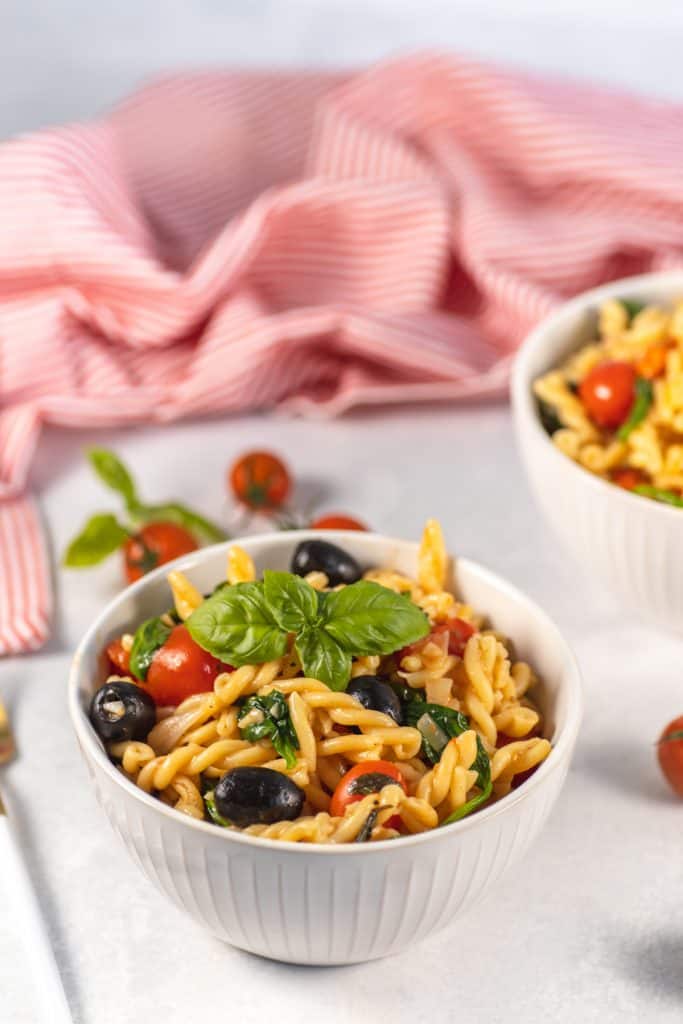 the recipe finish with fresh basil on top of the pasta 