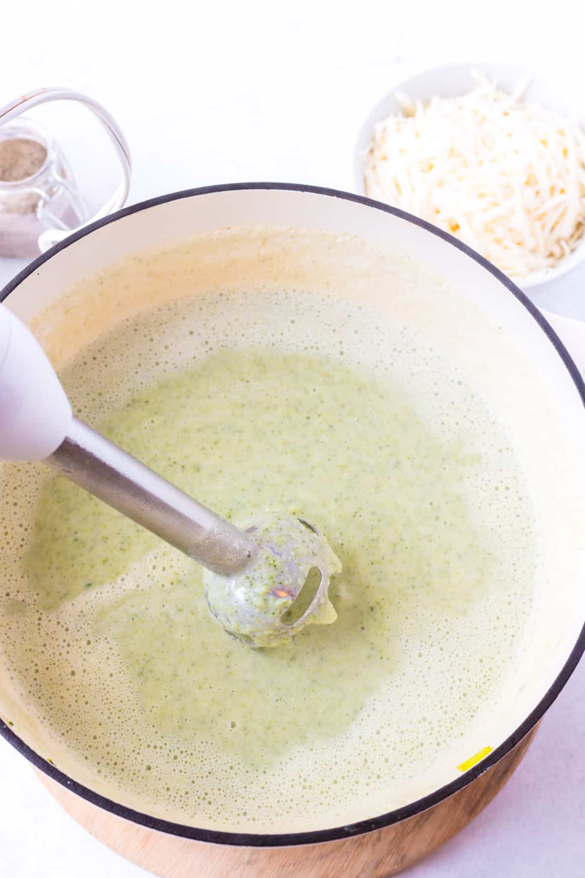 Immersion blender, blending the soup to a smooth texture