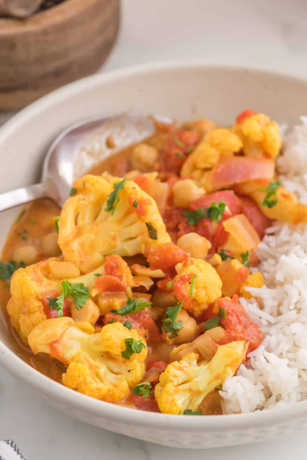 Easy One Pot Cauliflower Chickpea Curry