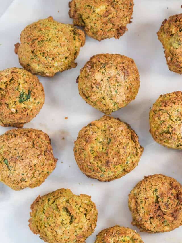 Close up on the cooked falafel.