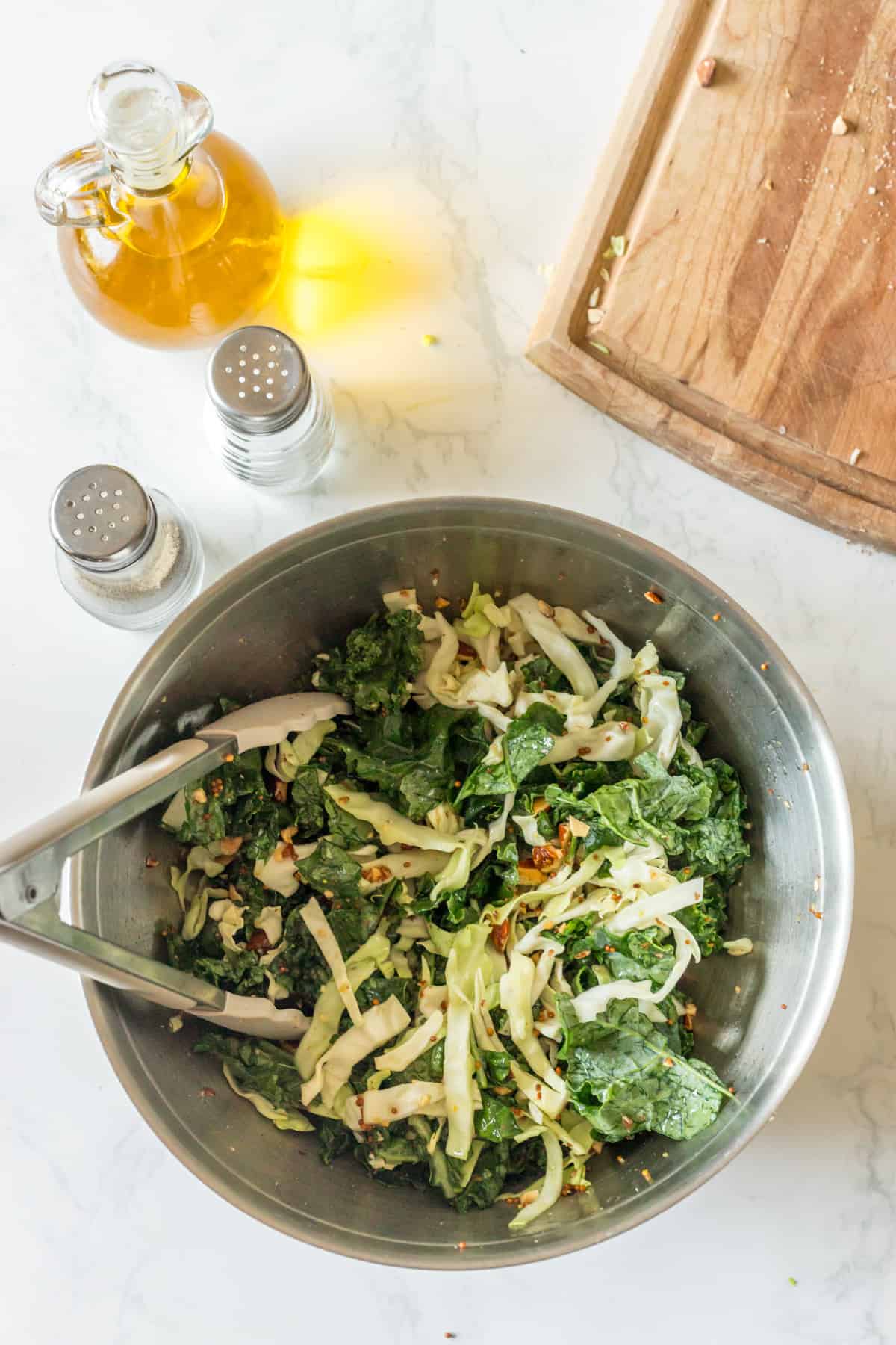 Mix salad in a large bowl.