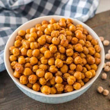 chickpeas serve in a bowl