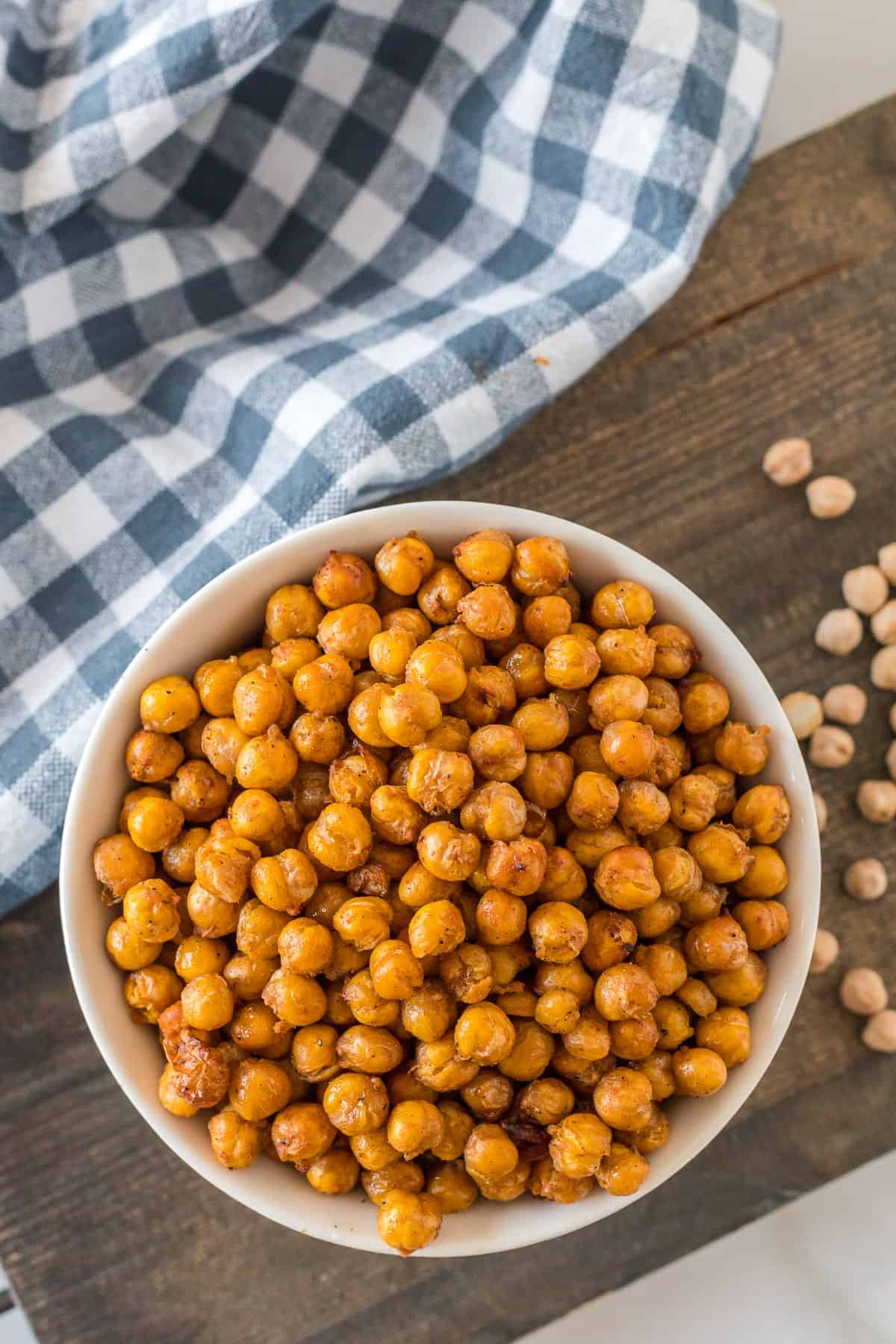 chickpeas serve in a bowl.
