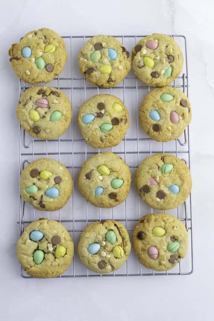 A group of cookies on a cooling rack.